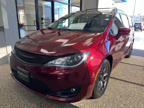 2018 Chrysler Pacifica Touring-L Plus