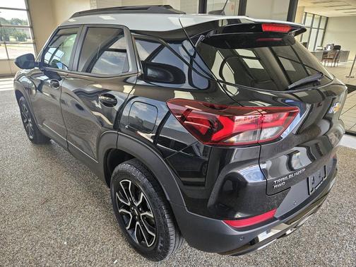 Mosaic Black Metallic 2022 Chevrolet Trailblazer ACTIV