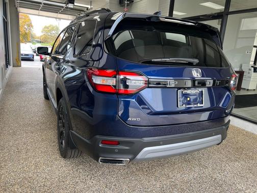 2025 Honda Pilot Touring 8-Passenger