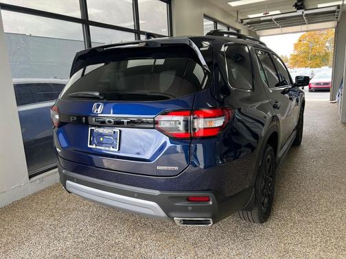 2025 Honda Pilot Touring 8-Passenger