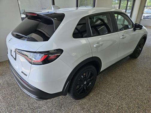 Platinum White Pearl 2027 Honda HR-V Sport