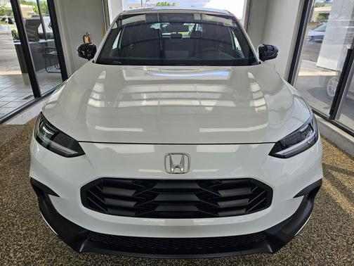 Platinum White Pearl 2027 Honda HR-V Sport