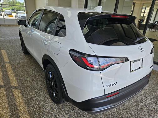 Platinum White Pearl 2027 Honda HR-V Sport