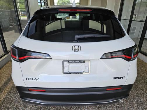 Platinum White Pearl 2027 Honda HR-V Sport