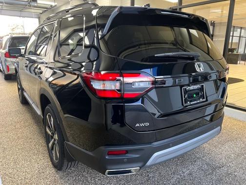 2025 Honda Pilot Touring 8-Passenger