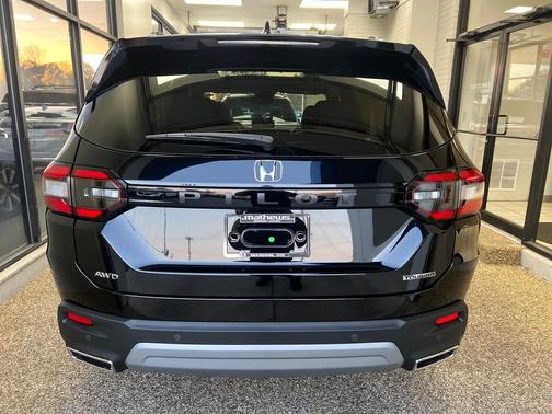 2025 Honda Pilot Touring 8-Passenger