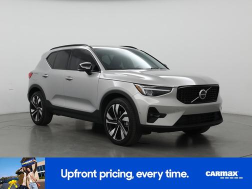 2025 Volvo XC40 B5 Plus Dark Theme