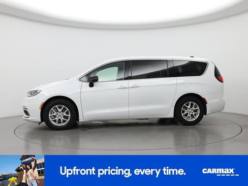 White 2023 Chrysler Pacifica Touring L