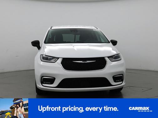White 2023 Chrysler Pacifica Touring L