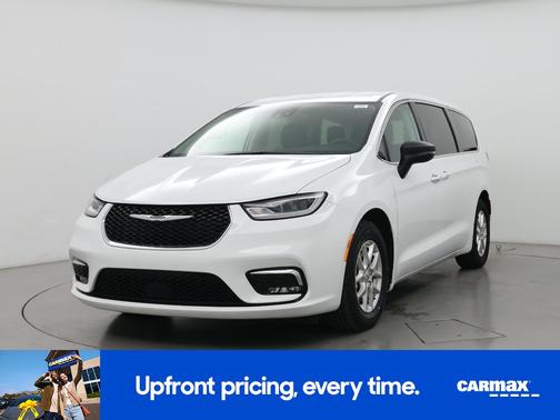 White 2023 Chrysler Pacifica Touring L