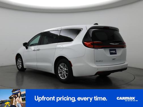 White 2023 Chrysler Pacifica Touring L