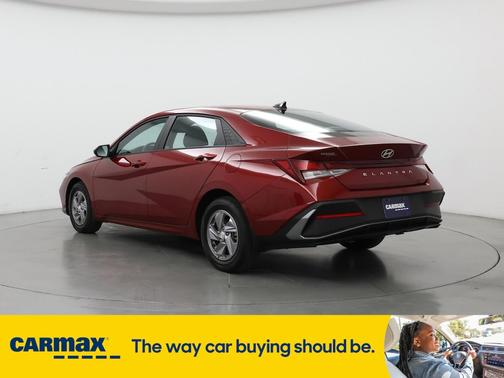 2024 Hyundai ELANTRA SE