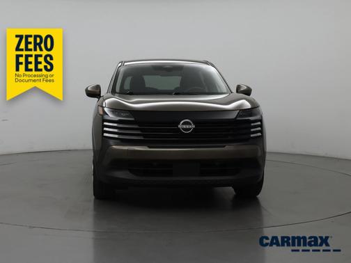 Gold 2025 Nissan Kicks SV