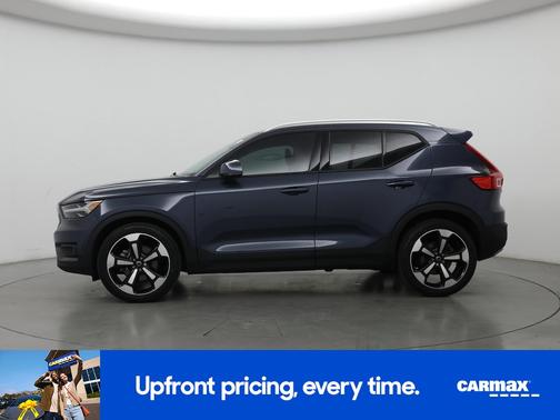 2022 Volvo XC40 T5 Momentum
