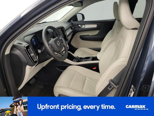 2022 Volvo XC40 T5 Momentum