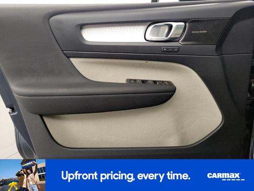 2022 Volvo XC40 T5 Momentum