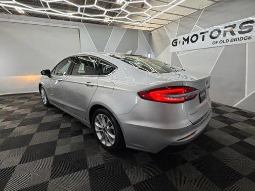 Silver 2019 Ford Fusion Hybrid SE