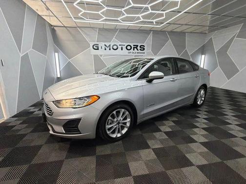 Silver 2019 Ford Fusion Hybrid SE