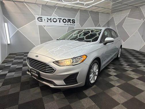 Silver 2019 Ford Fusion Hybrid SE