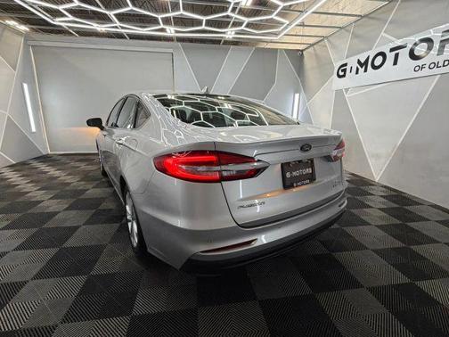 Silver 2019 Ford Fusion Hybrid SE
