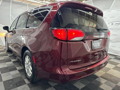 2022 Chrysler Voyager LX