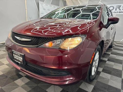 2022 Chrysler Voyager LX