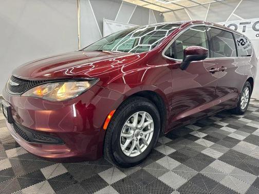 2022 Chrysler Voyager LX