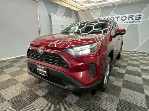 2022 Toyota RAV4 Hybrid XLE
