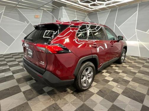 2022 Toyota RAV4 Hybrid XLE