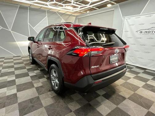 2022 Toyota RAV4 Hybrid XLE