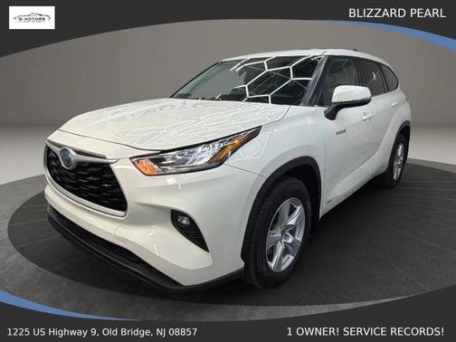 White 2020 Toyota Highlander Hybrid LE