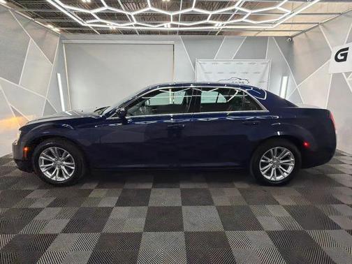 2017 Chrysler 300 Limited