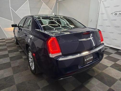 2017 Chrysler 300 Limited