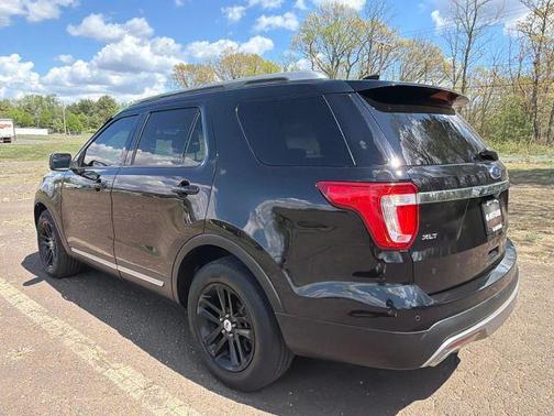 Black 2016 Ford Explorer XLT