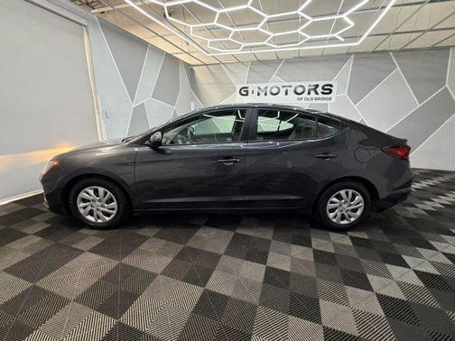 Gray 2020 Hyundai ELANTRA SE