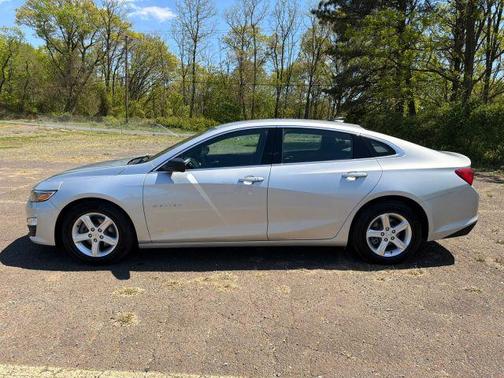 Silver 2020 Chevrolet Malibu 1FL