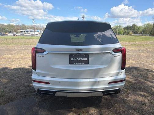 White 2024 Cadillac XT6 Luxury FWD