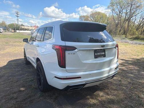 White 2024 Cadillac XT6 Luxury FWD