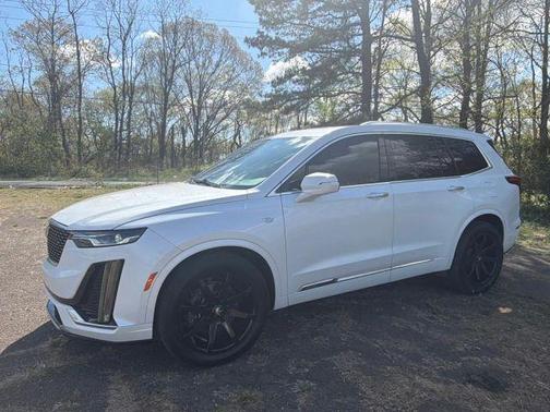 White 2024 Cadillac XT6 Luxury FWD