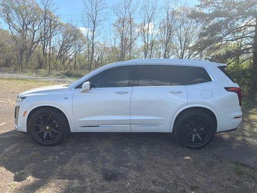 White 2024 Cadillac XT6 Luxury FWD