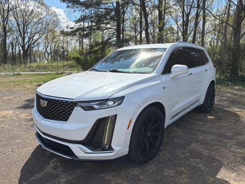 White 2024 Cadillac XT6 Luxury FWD
