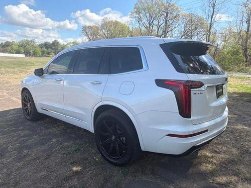 White 2024 Cadillac XT6 Luxury FWD