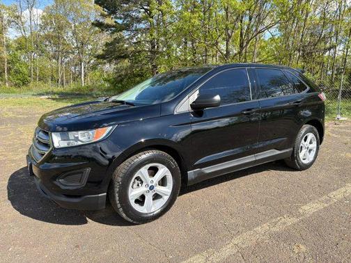 Black 2018 Ford Edge SE
