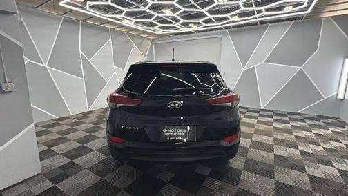 Black Noir Pearl 2018 Hyundai TUCSON SE