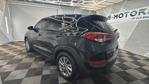 Black Noir Pearl 2018 Hyundai TUCSON SE