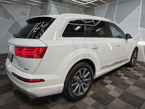 Glacier White Metallic 2019 Audi Q7 45 Premium Plus