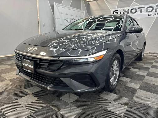 2025 Hyundai ELANTRA SE