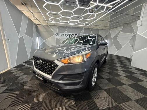 Gray 2019 Hyundai TUCSON SE