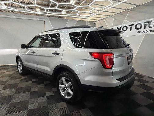 Silver 2018 Ford Explorer Base