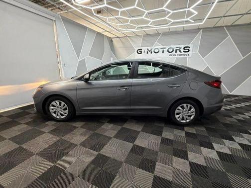 Gray 2019 Hyundai ELANTRA SE